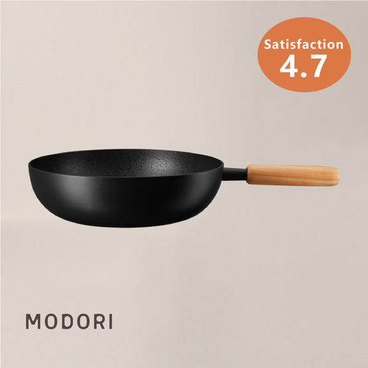 Modori Goodle Collection 28cm wok is the best-selling size in the goodle range, it is capable of handling large portions of ingredients, and with its large surface and deep design, you can easily flip and stir your ingredients, perfect for stir-frying and large servings. Special Inoble coating patented oil method that enhances the non-stick effects and makes it easier to clean after use and requires minimal maintenance. Suitable for cooking with various stoves.