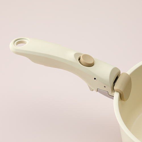 Modori Sodam Cookware Removable handle designed for use with sodam cookware. The Modori sodam cookware collection comes with removable handles, this stackable cookware set saves space in your kitchen, practical design and minimalist colours fit into any kitchen. Modori is the key to designing your dream kitchen.