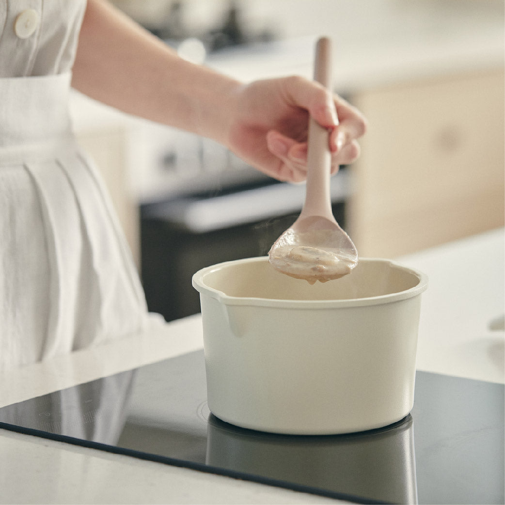 Modori 14cm Sodam Mini pot can be purchased individually to add to the collection, turning the original 3 pieces into 5 complete pieces. It is the best size for cooking small amounts of sauces and is also perfect for cooking ramen for one. The design of the double diverter is very convenient when pouring soups and sauces. Works well on all types of hobs, including induction hob. Made from aluminium, which spreads heat evenly.