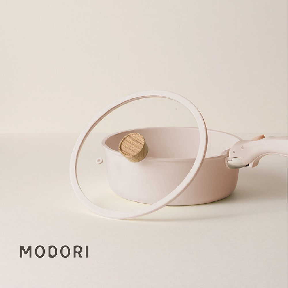 Modori Sodam Cookware Glass Pot Lid 22 cm is specially designed for the Modori sodam cookware set, with the wooden handle and special glass design, it matches perfectly with the 22cm pan in the cookware set. Modori sodam cookware set is a 3-piece stackable cookware set that includes two different-sized cooking pans, a cooking pot and a detachable multi-purpose handle. It has a safe non-stick coating, 100% non-toxic materials for everyday cooking.