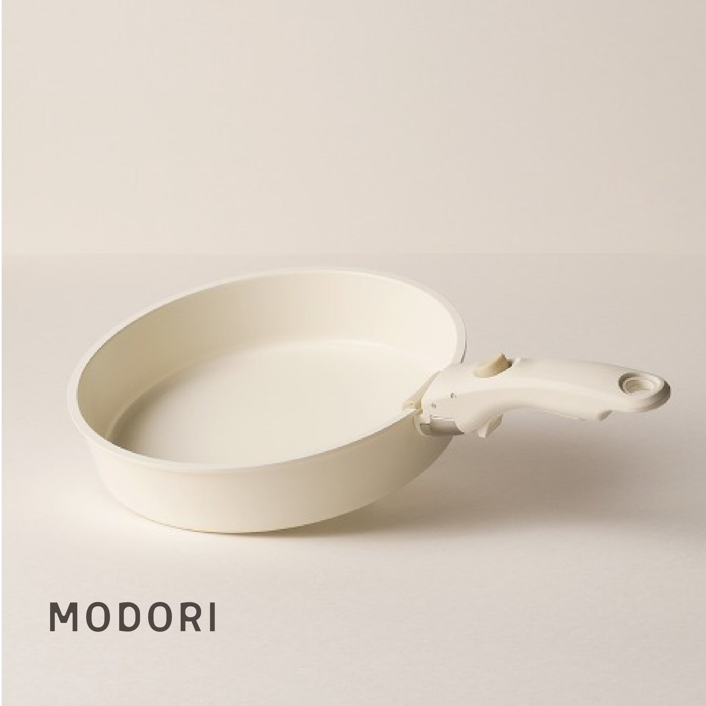 Modori Sodam Cookware Removable handle designed for use with sodam cookware. The Modori sodam cookware collection comes with removable handles, this stackable cookware set saves space in your kitchen, practical design and minimalist colours fit into any kitchen. Modori is the key to designing your dream kitchen.