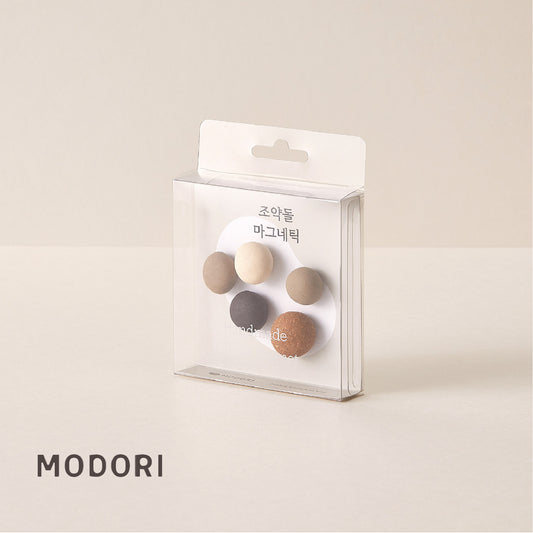 Modori Ceramic Magnet Set (Set of 5) is a ceramic magnet made of pottery. It can be attached to the refrigerator or used with our cutting board set and is handy for pinning tonight's recipes or simple notes. Modori tpu cutting board collection has a practical design and minimalist colours that will suit any kitchen. Modori is the key to designing your dream kitchen.